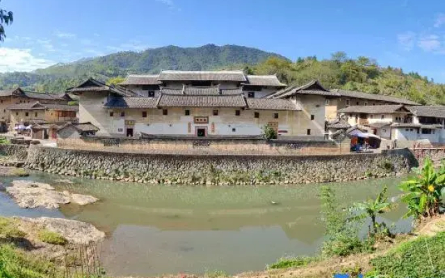 Longyan Tulou Kangnong Inn