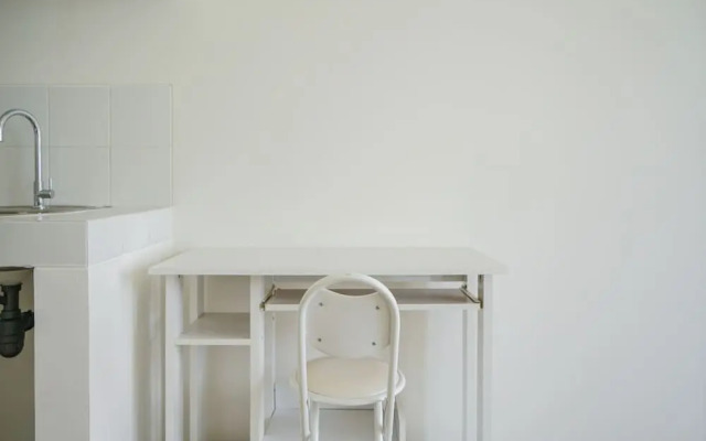 Comfy and Cozy Studio Silk Town Apartment