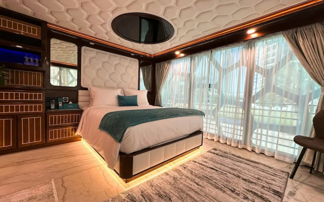 Orchid Overnight Superyacht