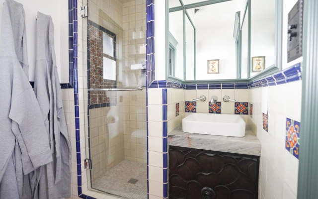 El Caminante Bar & Bungalows