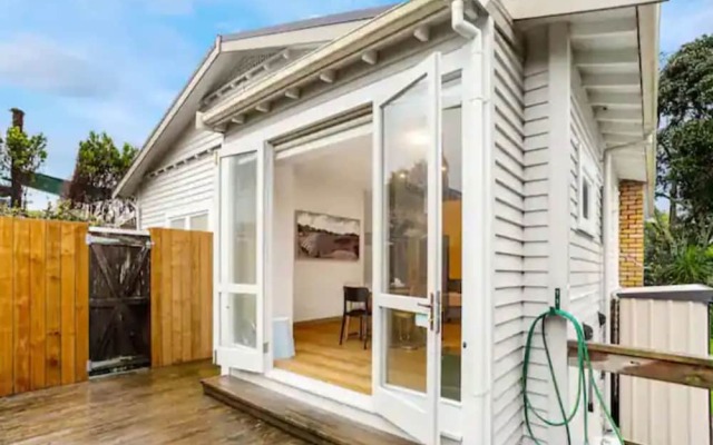 Lovely 3-Bedroom Home With Free Parking