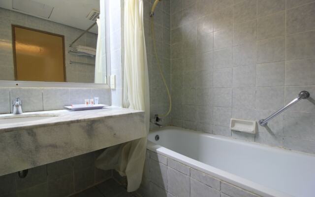 Capital O 1583 Mutiara Merdeka Hotel