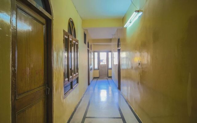 OYO 24753 Hotel Preet