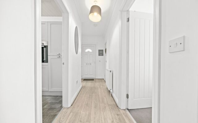 Two Bedroom Apartment by Klass Living Serviced Accommodation Motherwell - Anderson Apartment With WiFi &Parking