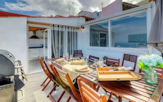 Spacious Terrace House w Ocean View 100m to the Beach