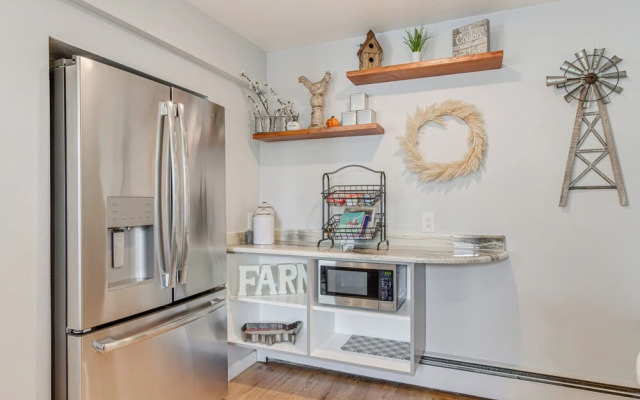 Dog-friendly Ranch Retreat ~ 5 Mi to Denver!