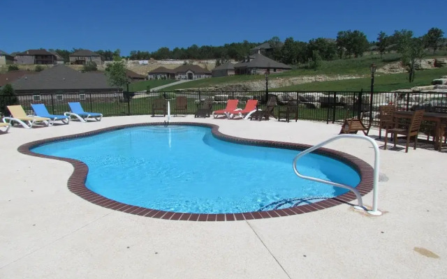 Tuscany Hills 3 Bedroom Villa by RedAwning