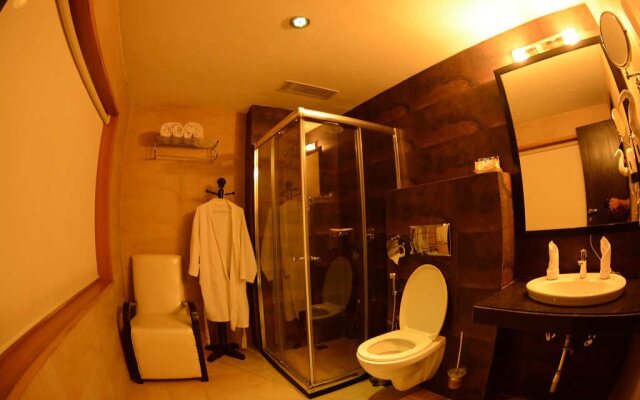 Hotel Pine Spring Wazir Bagh