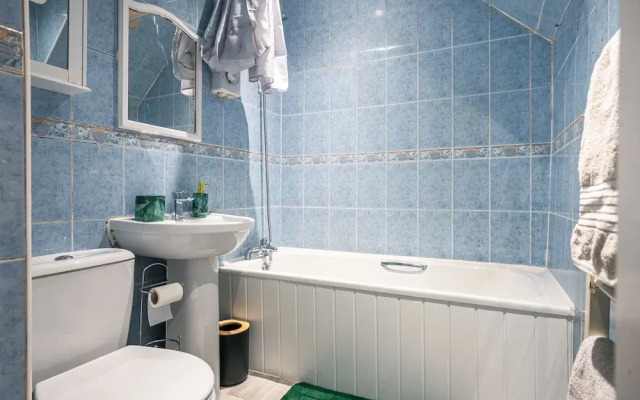 Rochdale Retreat - Spacious 4-bed House 8 Beds