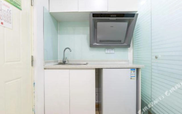 Yuju Hotel Apartment (Shanghai Pengpu New Village Subway Station)