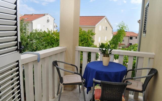 Ivi - big parking and courtyard - SA3(2+2)
