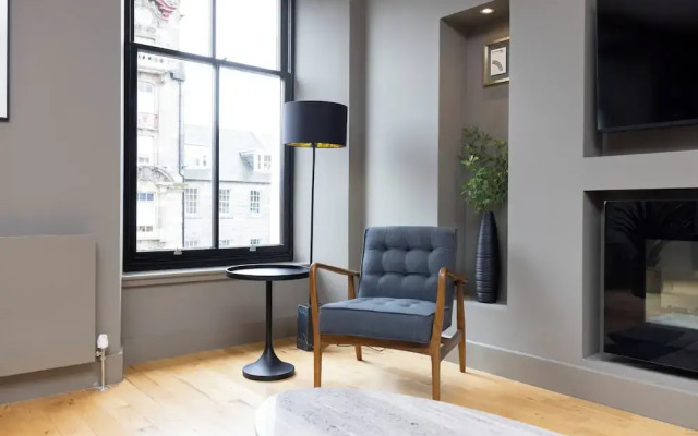 Stylish 2-bed flat in New Town