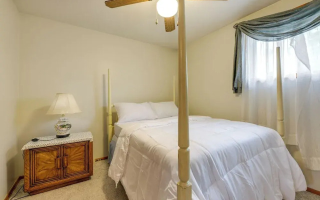 Central Apt in Cheektowaga w/ Private Deck!