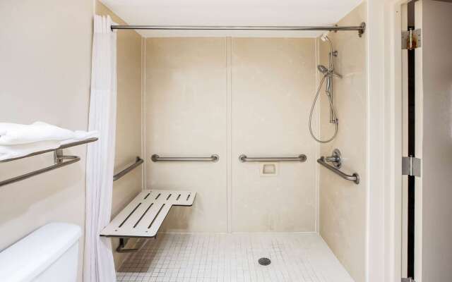 Days Inn & Suites by Wyndham Tyler