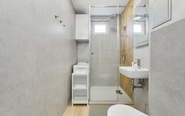 Charming Apartment Fabryczna by Renters