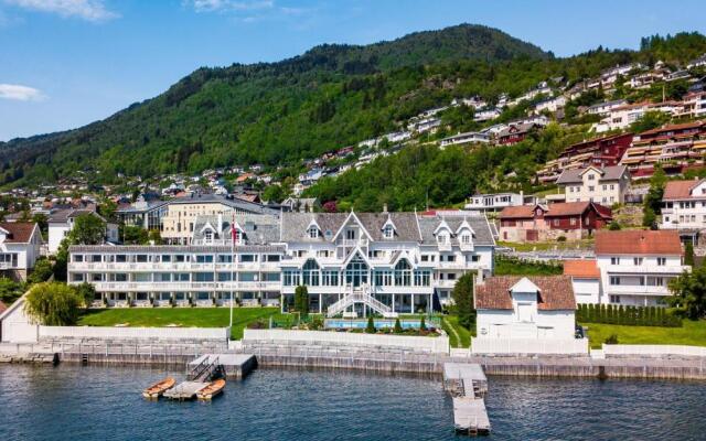 Hofslund Fjordhotel