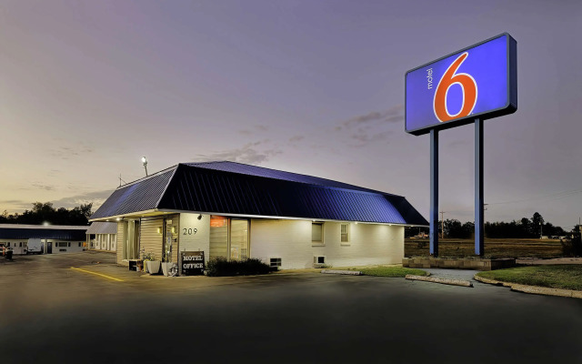 Motel 6 Sullivan, MO