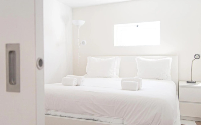 Baixa chiado 2 bedroom duplex apt with elevator