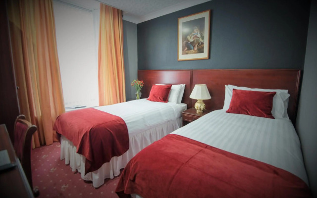Caledonian Hotel