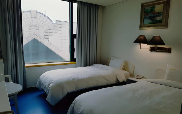 Dong Seoul Hotel