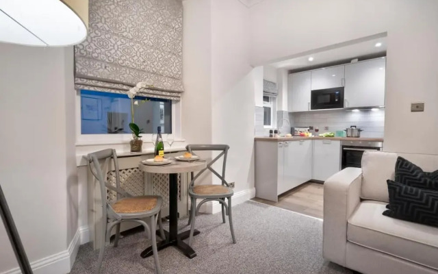 Courtyard Apartments