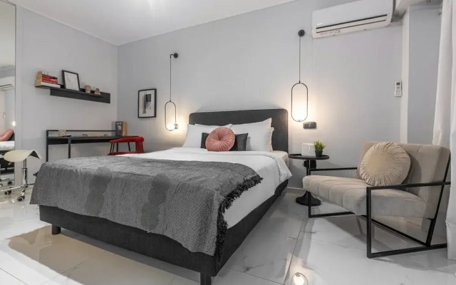 Phaedrus Living: Lykavitos Heights Studio