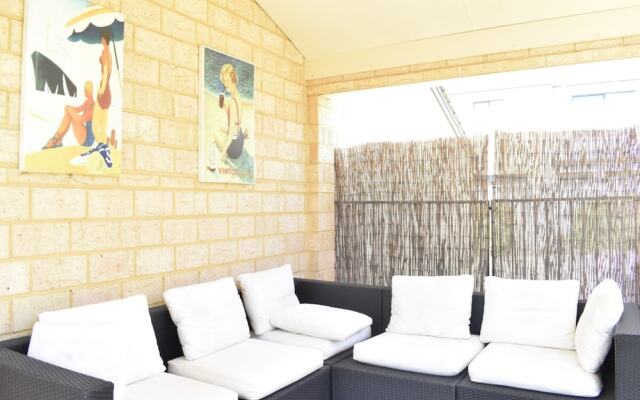 Comfortable 2 Bedroom With Serene Garden