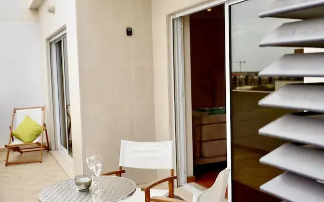 3-bed Apartment in Town Centre With Beach Access!