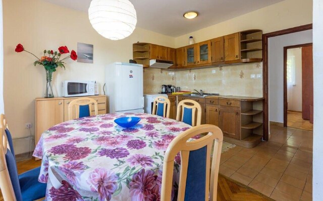 Amazing Apartment in Dramalj With Wifi and 2 Bedrooms