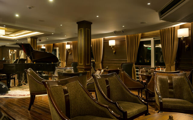 Paradise Elegance Cruise