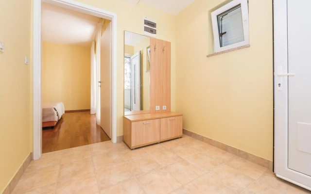 Nice Home in Rogoznica With Wifi and 5 Bedrooms