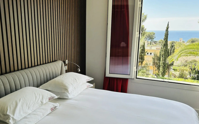 The Address Cassis
