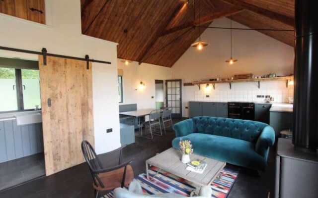 Rustic 1-bed Holiday Home in Suffolk Countryside