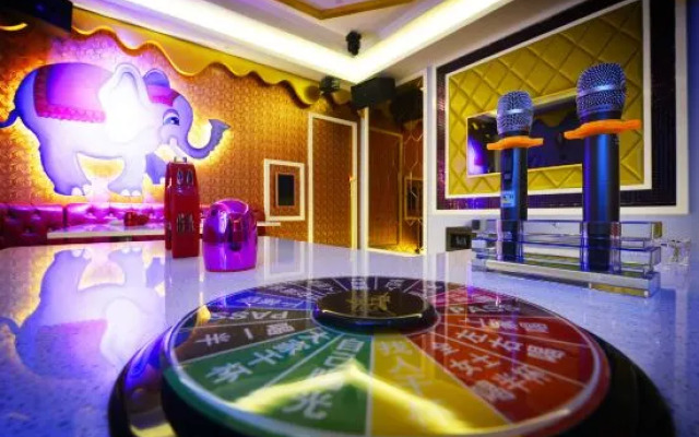 Knight's Hotel Europark Resort