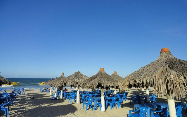 Espaçoso Apartamento na Praia do Futuro c/ 3 Qts.