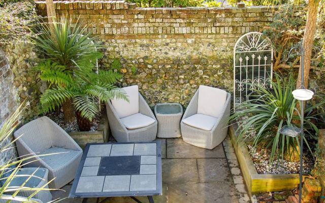Terraced Townhouse Close to City Centre