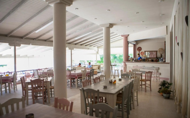 Hotel Loukas Vrachos