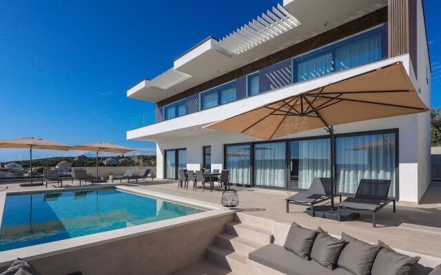 Luxury Villa del Sol
