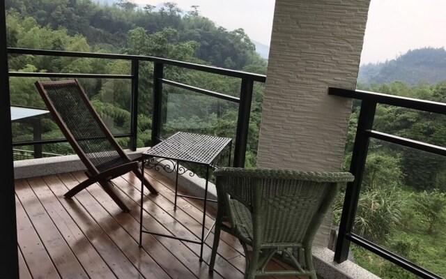 Xi Tou in Sunny Day Inn