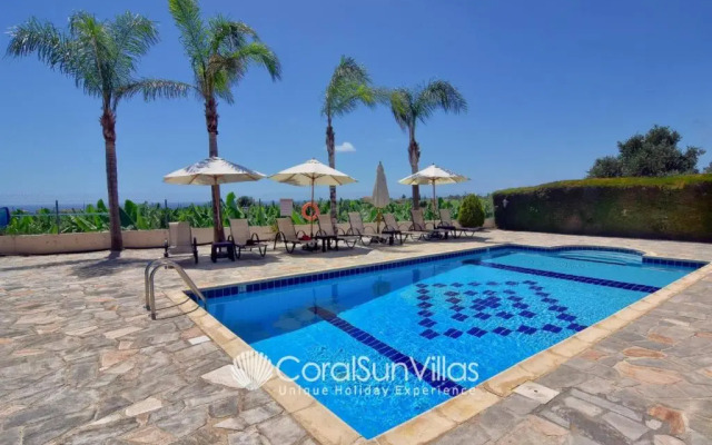 Family Villa Short Walk To Coral Bay Strip 5 Min and Pub, Shops etc