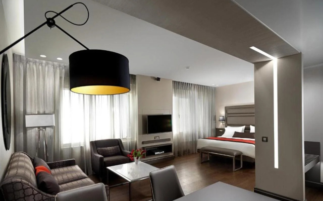 Holiday Suites