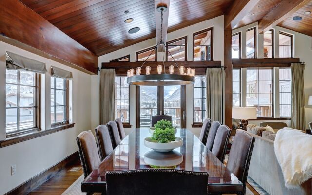 Luxury Mountainside 5BR Chalet in Vail Village by RedAwning