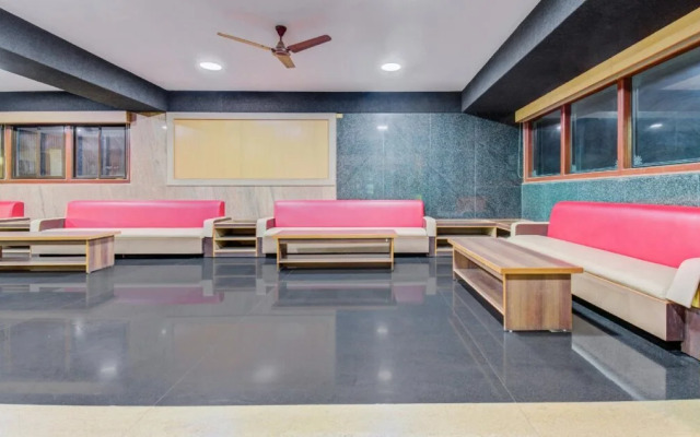 OYO 1327 Inchara Hotel