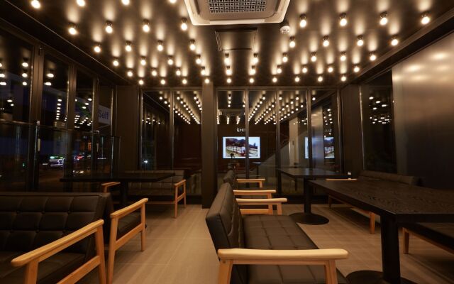 Haru Hotel & Guesthouse - Hostel