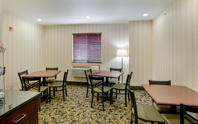 Cobblestone Inn & Suites - Clintonville