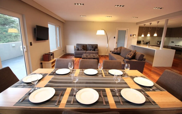 Sunny Sandy Bay Apartment