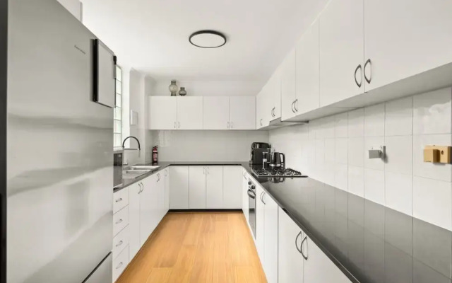 Spacious 2-bed Apartment Near Parramatta CBD