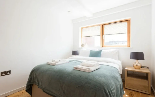 Platinum Apartment next to London Bridge 9995