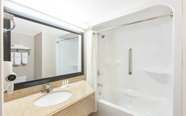 Super 8 by Wyndham Oklahoma City