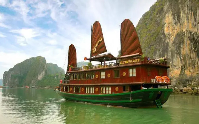 Elizabeth Sails